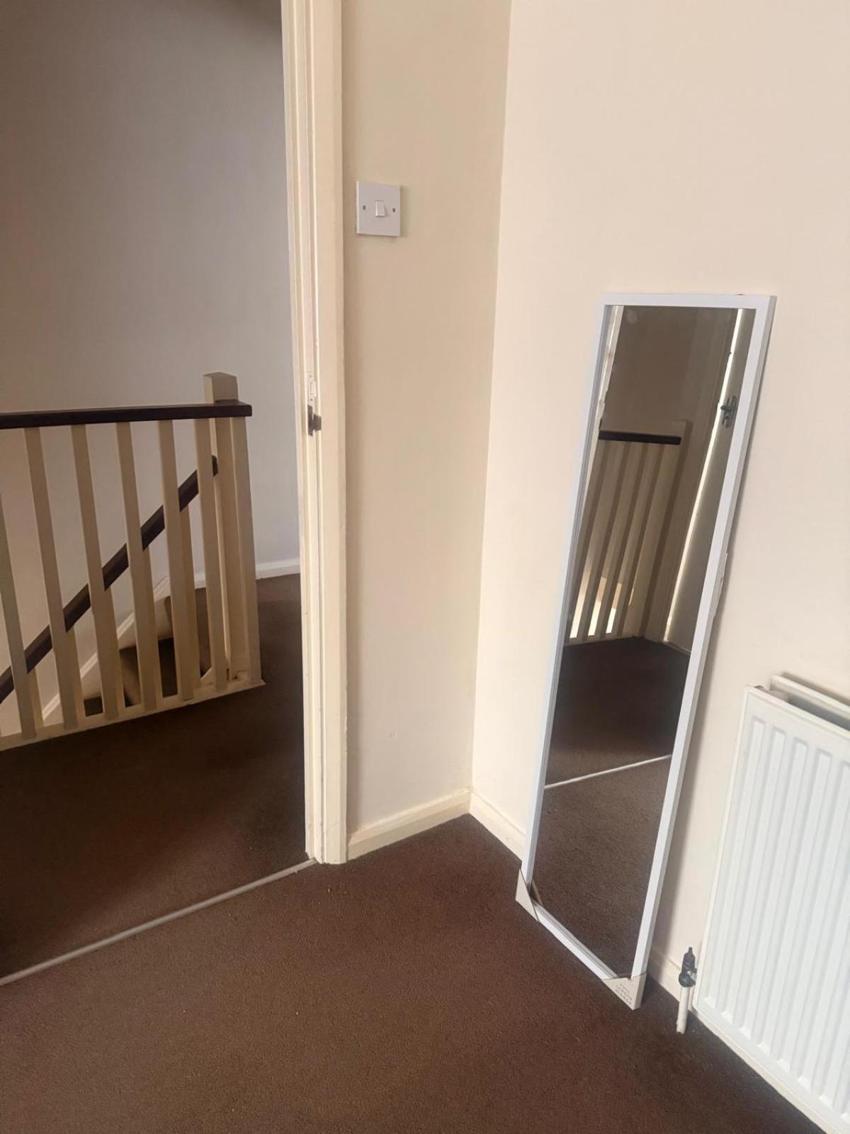 Charming And Cosy Home- Sleeps 4, Free Parking, Private Patio - Steps From Castle & Town! Perfect For Workstations, Races And Cotswolds Getaways! Book Now Hébergement de vacances