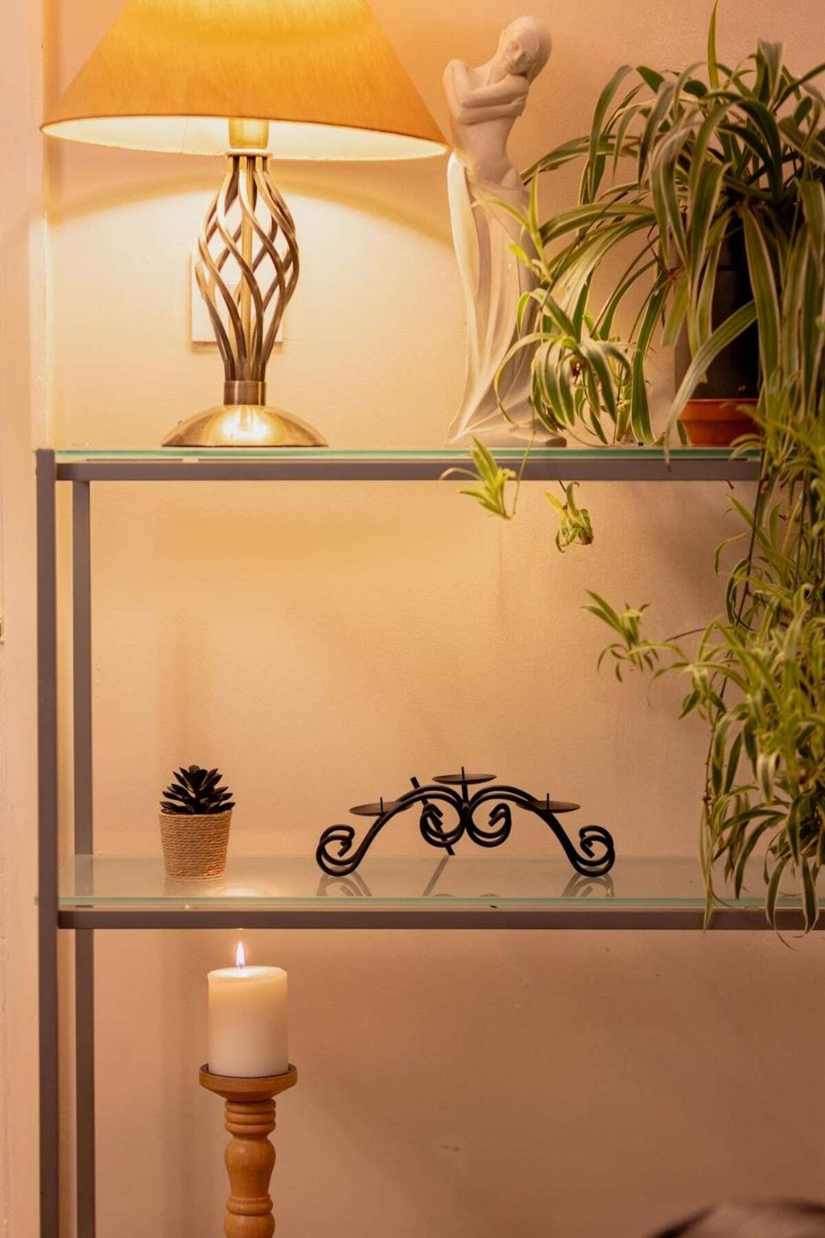 Charming And Cosy Home- Sleeps 4, Free Parking, Private Patio - Steps From Castle & Town! Perfect For Workstations, Races And Cotswolds Getaways! Book Now * Warwick (Warwickshire)